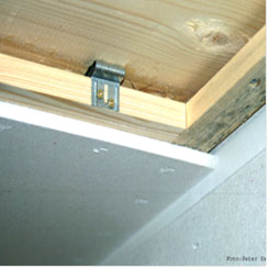 Controsoffitto con profilato in legno